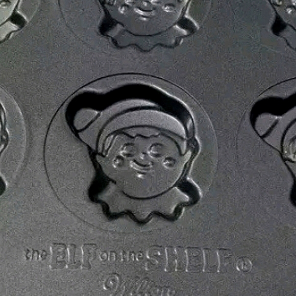 WILTON Elf On The Shelf 12 Nonstick Cavity Christmas Cookie Holiday Baking Pan - Picture 3 of 16